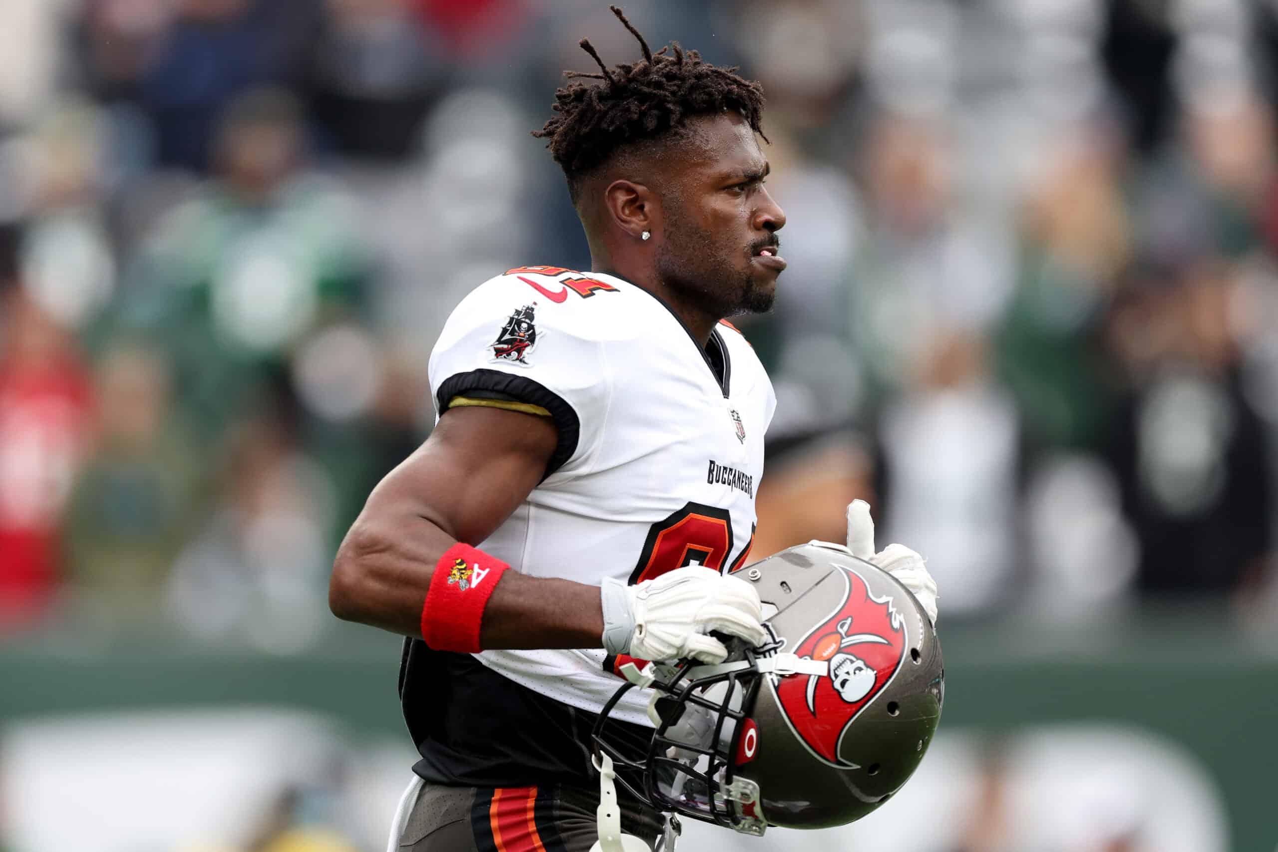 Antonio Brown Takes Disgusting Shot At Tom Brady