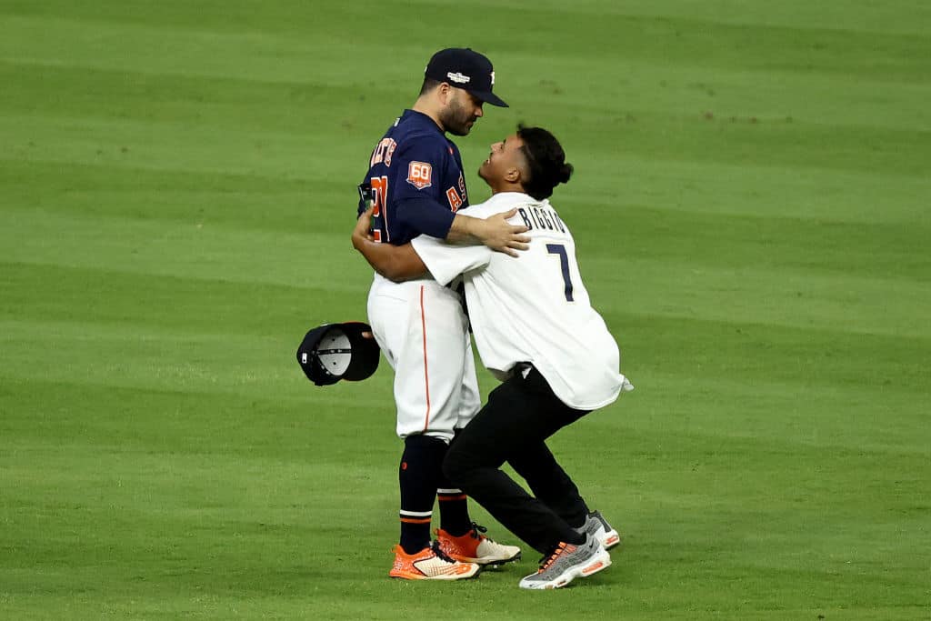 Jose Altuve Decided To Remedy A Surprising Fan Situation