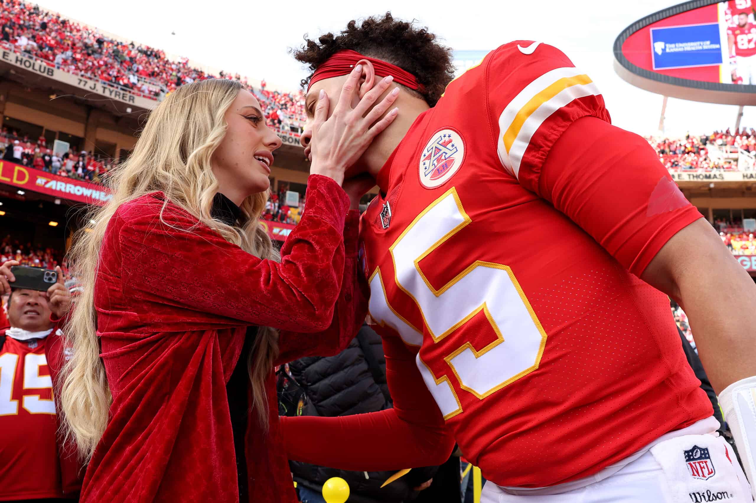 Video Showing Patrick & Brittany Mahomes’ Baby Gender Reveal Is Going Viral
