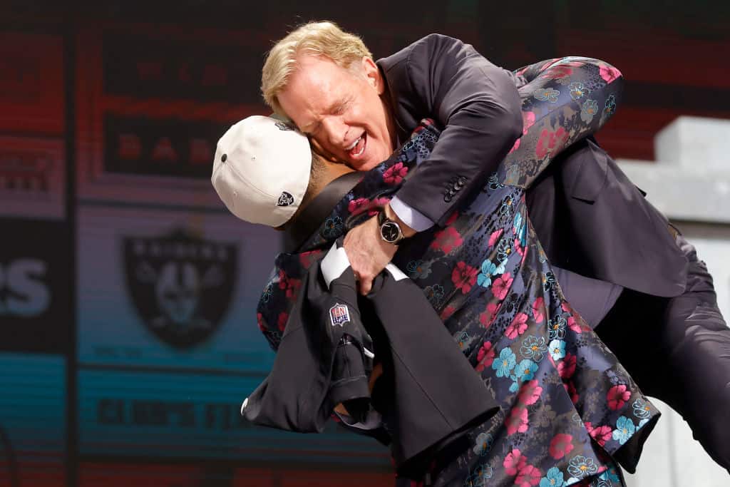 3 NFL Teams 'Desperately' Tried To Trade Up Late In Round 1