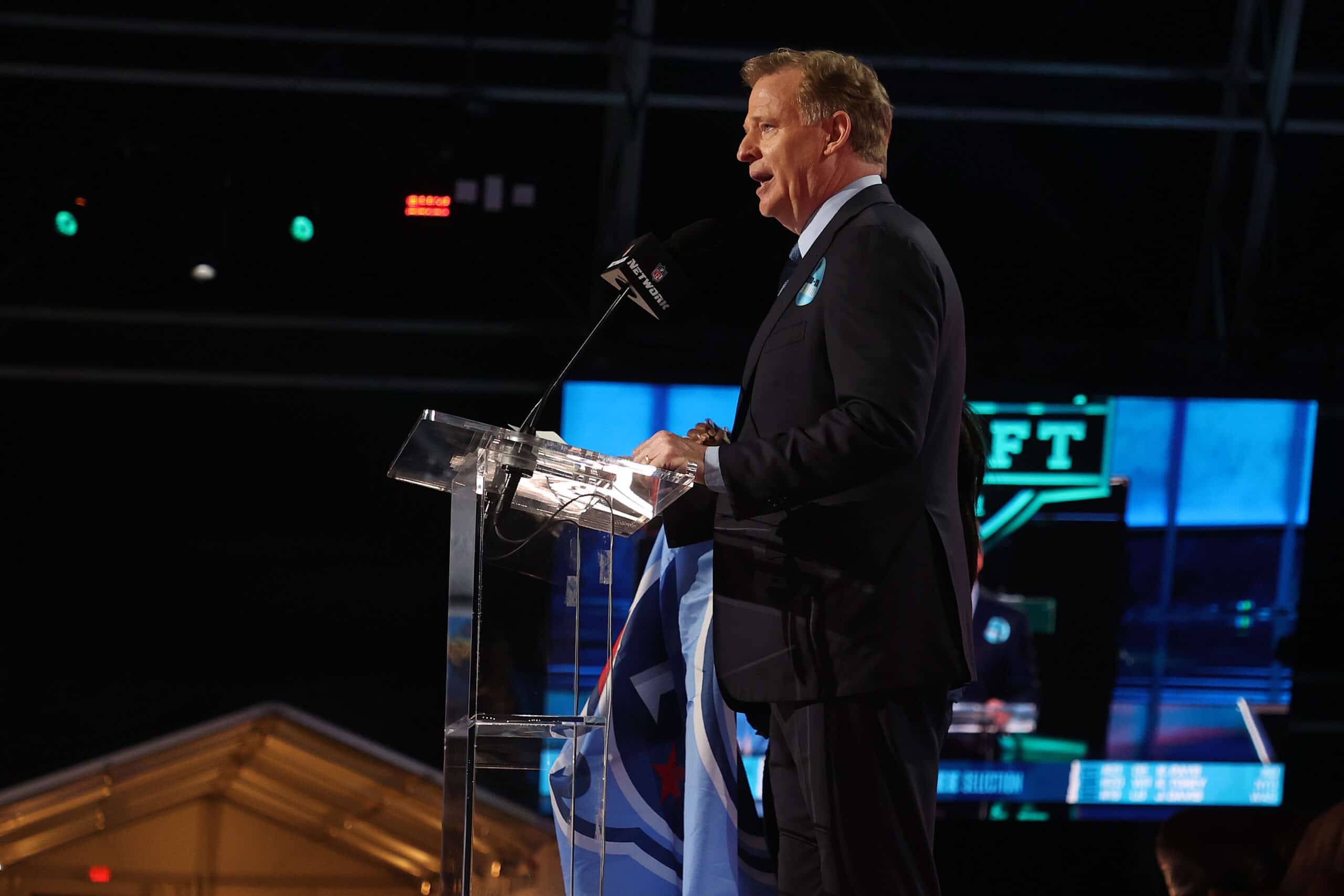 NFL Insider Believes 2 Top RB Prospects May Go In First Round
