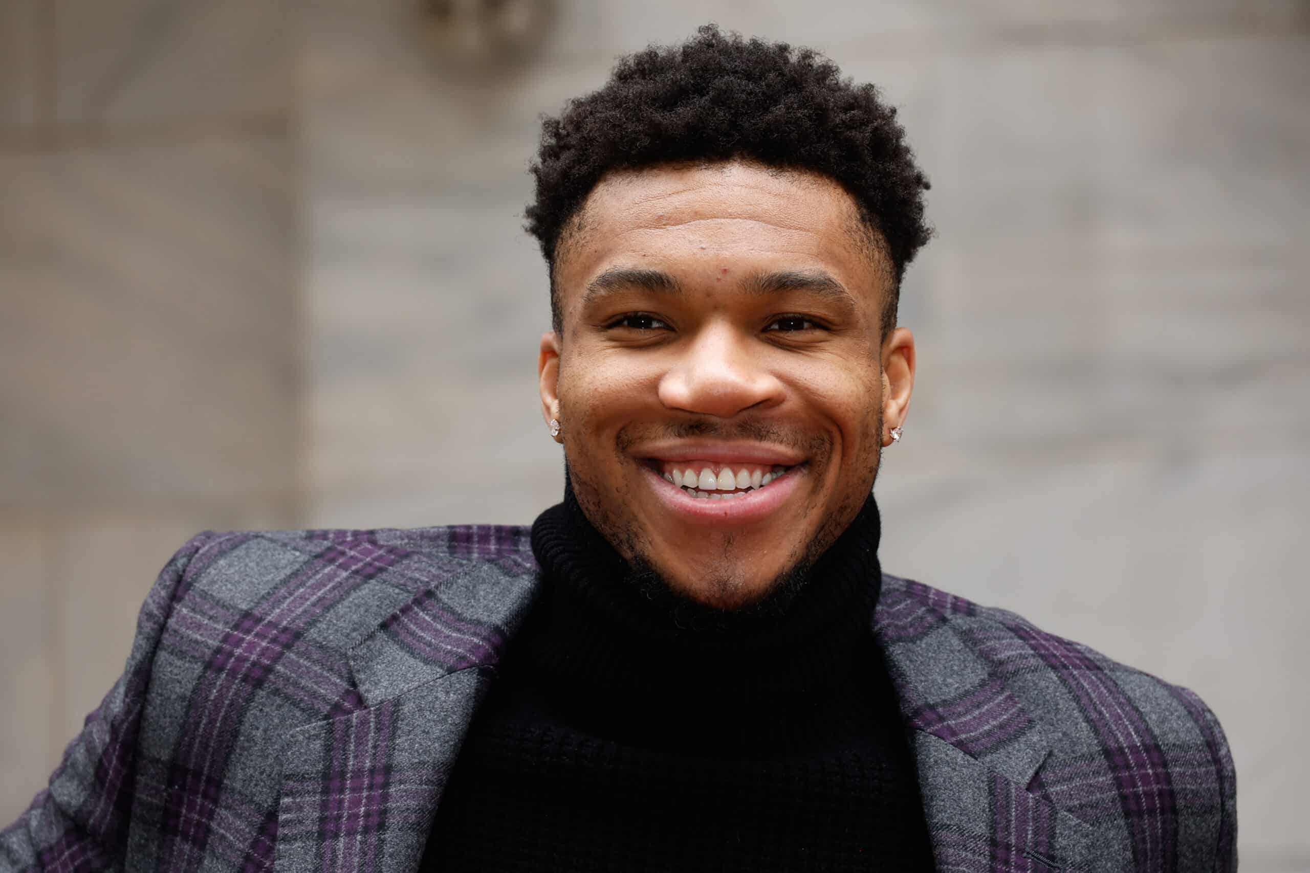 Giannis Antetokounmpo Has Hilarious Reaction To Anthony Davis’ New Contract