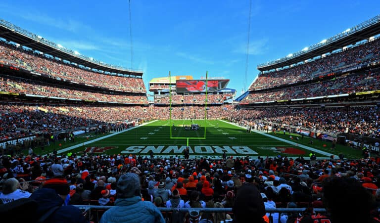 Former Star QB Pleads With Browns To Sign Him