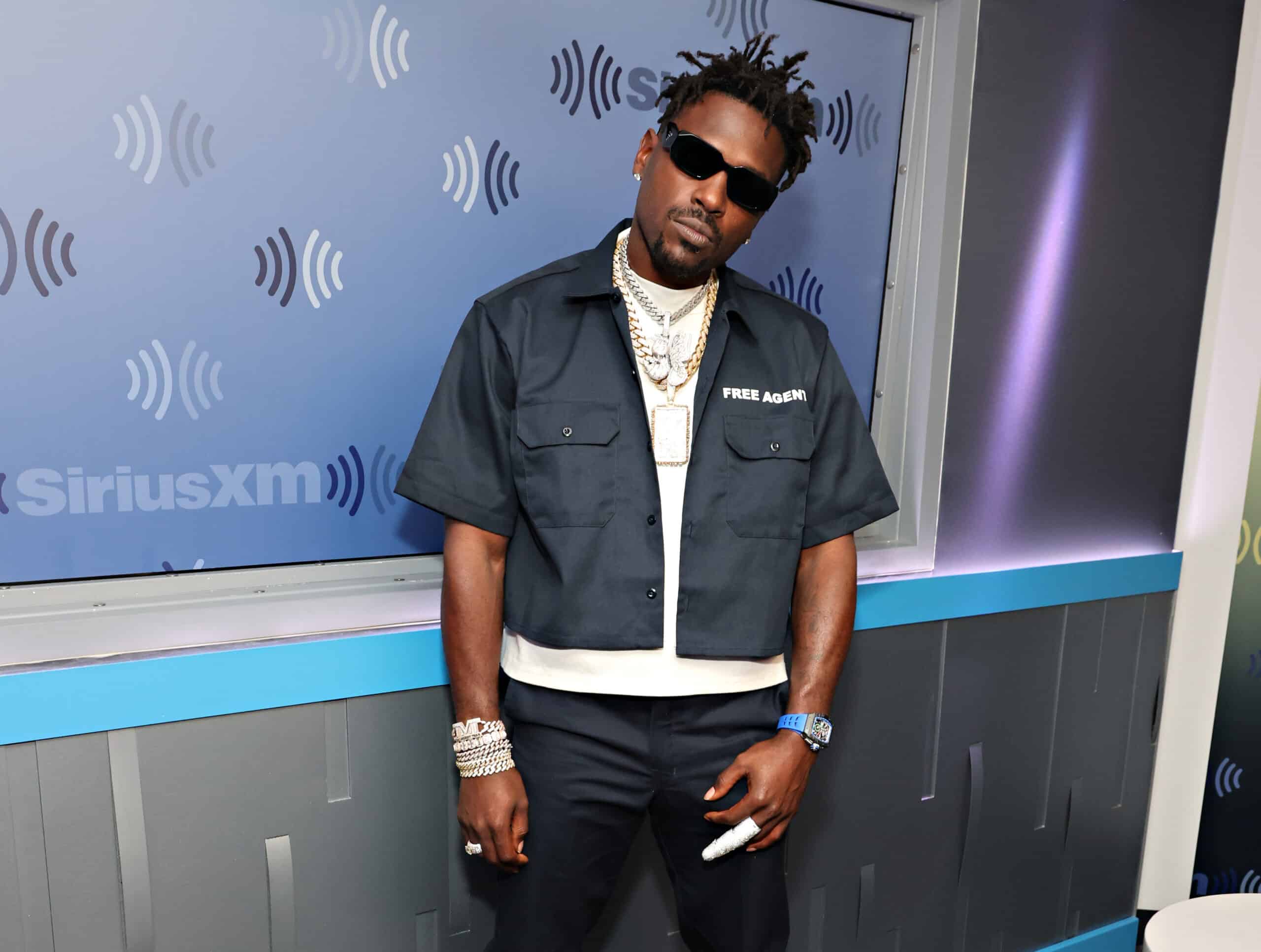 Antonio Brown Calls Eagles Defender ‘Hot Garbage’