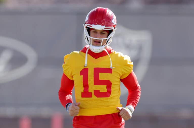 Video Shows Patrick Mahomes Showing Off Connection With New WR