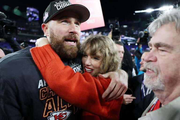 Travis Kelce Reacts To Reporter’s Bizarre Taylor Swift Question