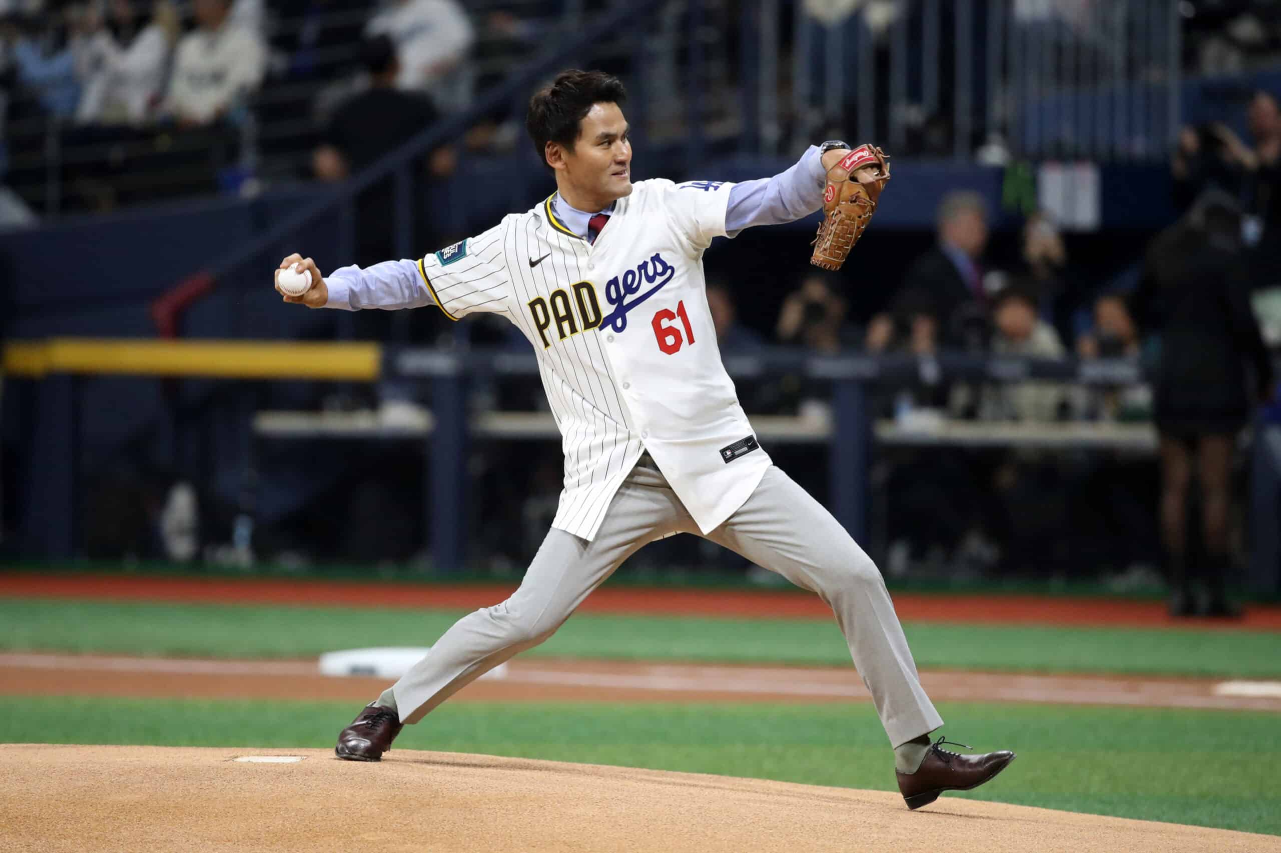 Local Legend Throws First Pitch Of Seoul Series Wearing Special Jersey