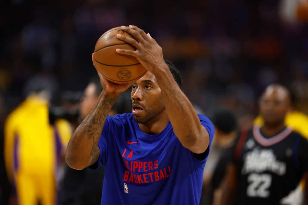 Insider Has Concerning Message About Kawhi Leonard’s Injury