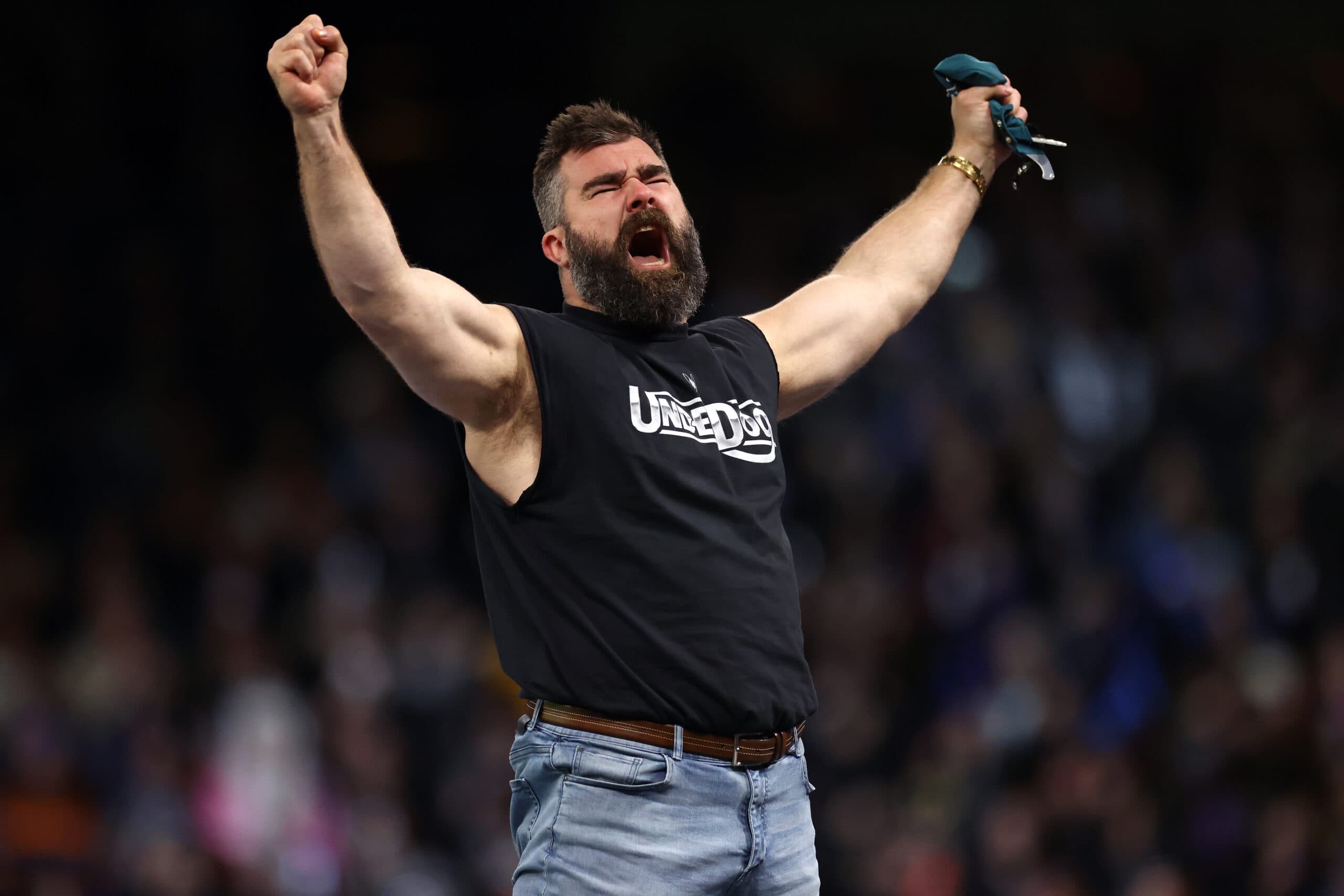 Jason Kelce Makes An Appearance At Wrestlemania