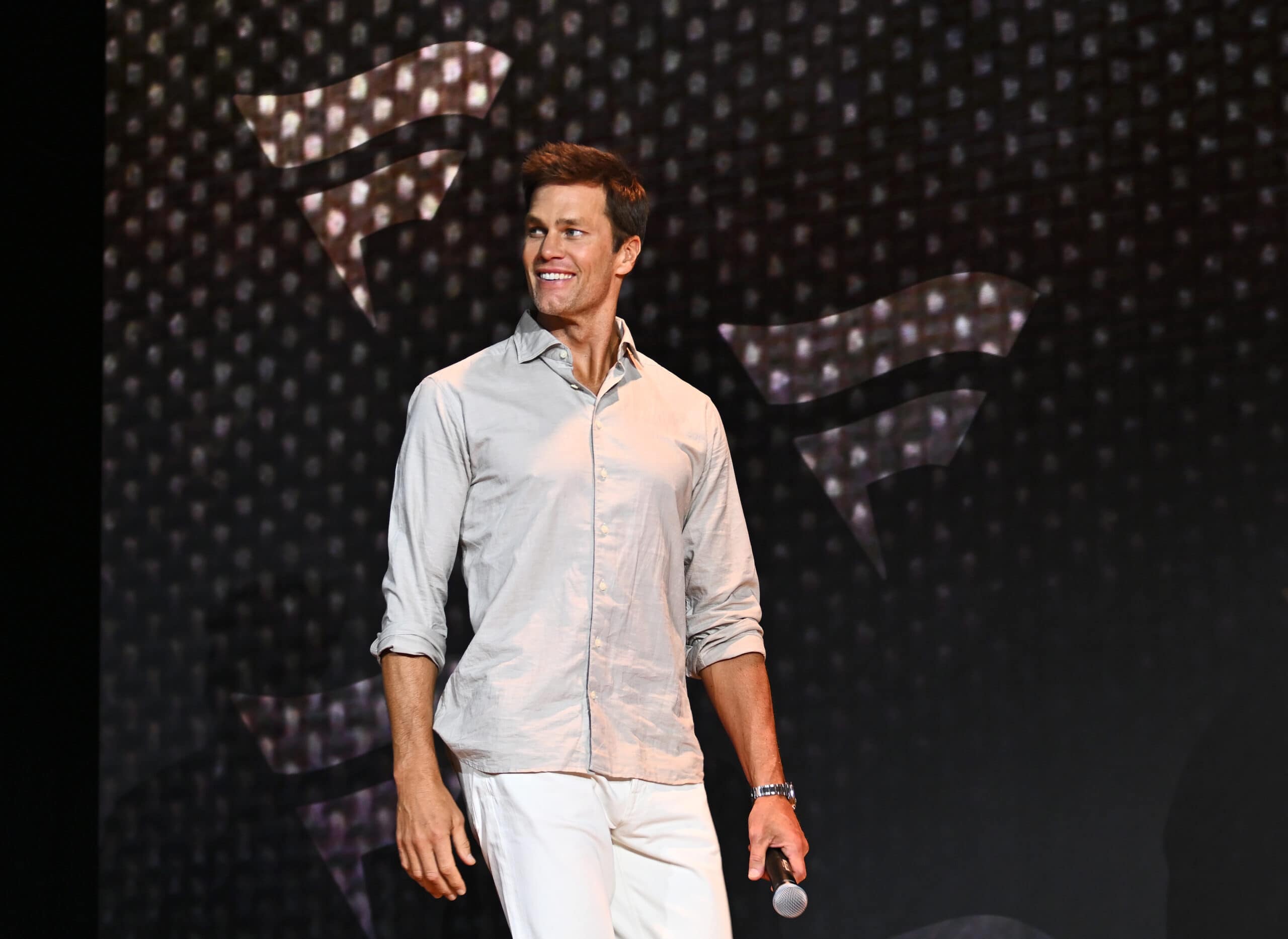 Video Showing Tom Brady Doing Bench Press Is Going Viral