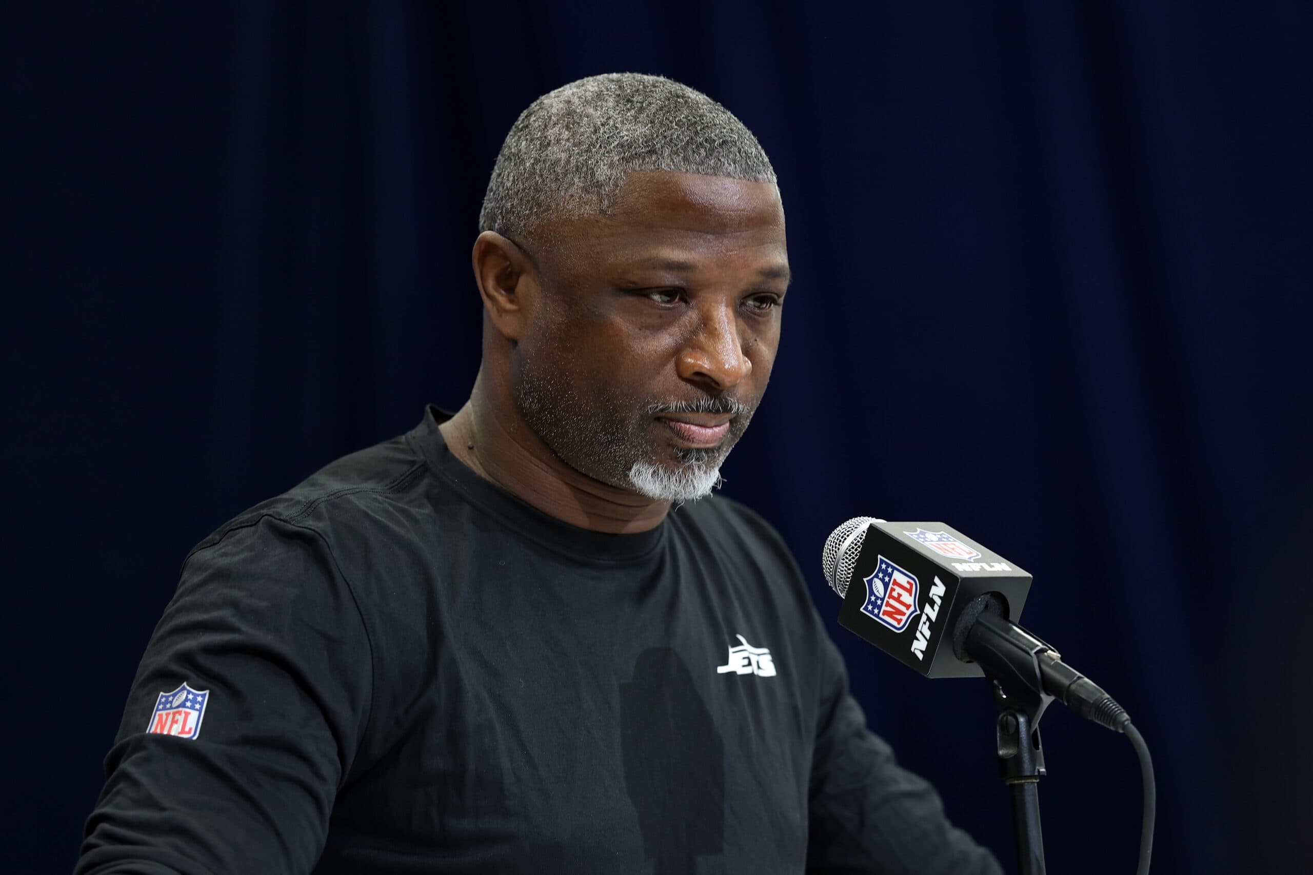 Aaron Glenn Speaks Out About Jets’ QB Situation
