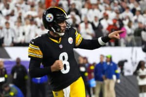 CINCINNATI, OHIO - OCTOBER 16: Aaron Rodgers #8 of the Pittsburgh Steelers celebrates after throwing a touchdown pass against the Cincinnati Bengals during the third quarter in the game at Paycor Stadium on October 16, 2025 in Cincinnati, Ohio.