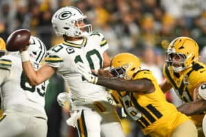 PITTSBURGH, PENNSYLVANIA - OCTOBER 26: Jordan Love #10 of the Green Bay Packers throws the ball while under pressure by Patrick Queen #6 of the Pittsburgh Steelers during the third quarter in the game at Acrisure Stadium on October 26, 2025 in Pittsburgh, Pennsylvania.