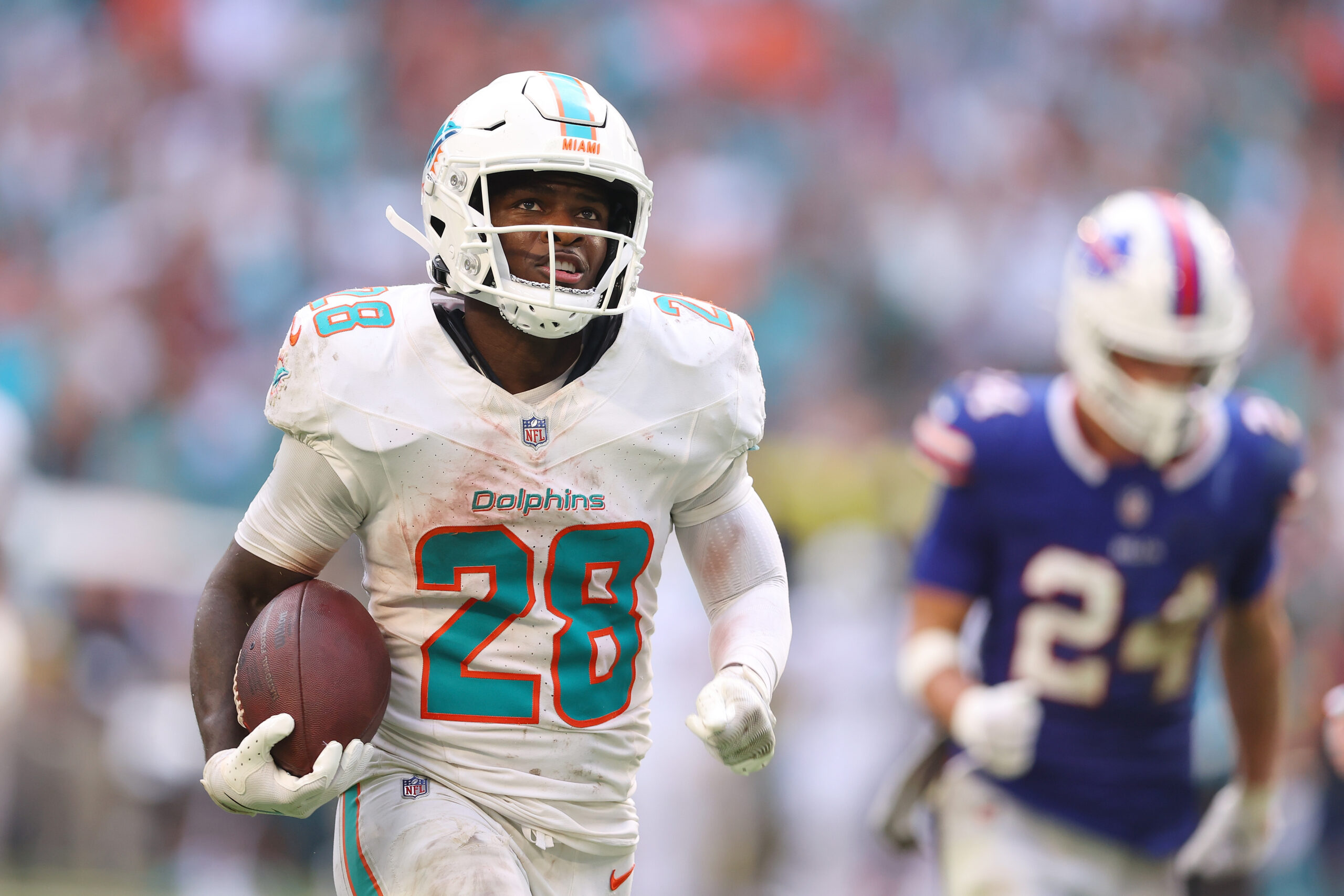 MIAMI GARDENS, FLORIDA - NOVEMBER 09: De'Von Achane #28 of the Miami Dolphins carries the ball for a touchdown against the Buffalo Bills during the fourth quarter in the game at Hard Rock Stadium on November 09, 2025 in Miami Gardens, Florida. 