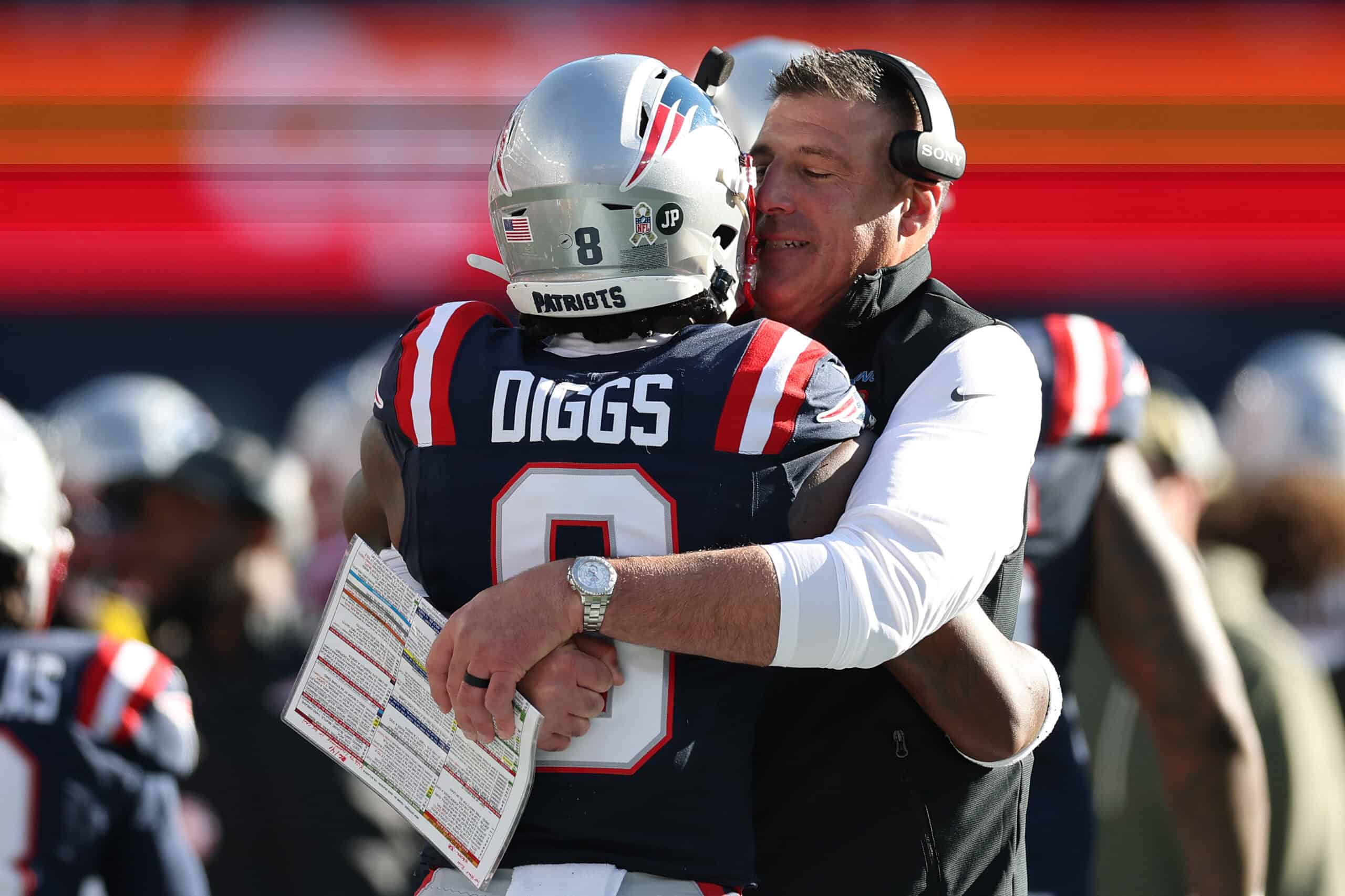 Stefon Diggs Uses 3 Words To Describe Mike Vrabel’s Coaching Style